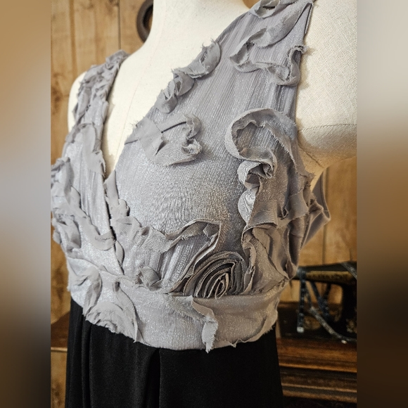 Knee-length Formal Dress - Picture 7 of 11